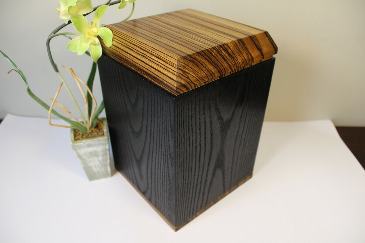 Urne frêne brûlé et zebrawood #2